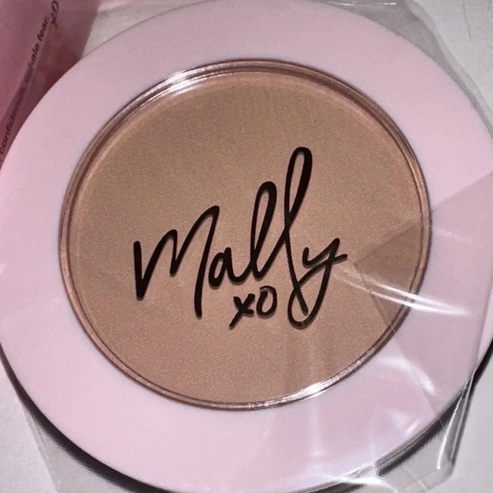 Mally Beauty Soft as Silk Foundation - Fair NEW